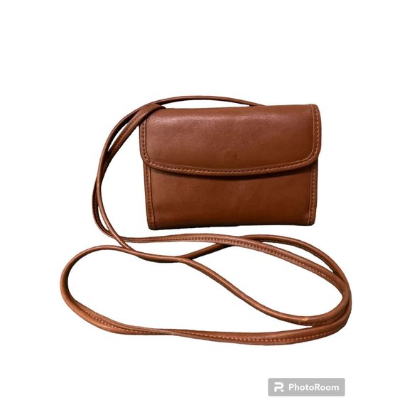 Coach Handbags - Coach Leather Tan Crossbody Organizer Bag Purse Vintage